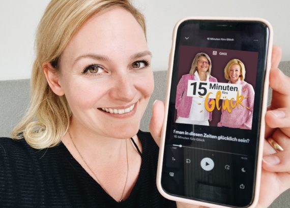 Intro-Stimme des Podcasts "15 Minuten fürs Glück", Nina-Carissima Schönrock